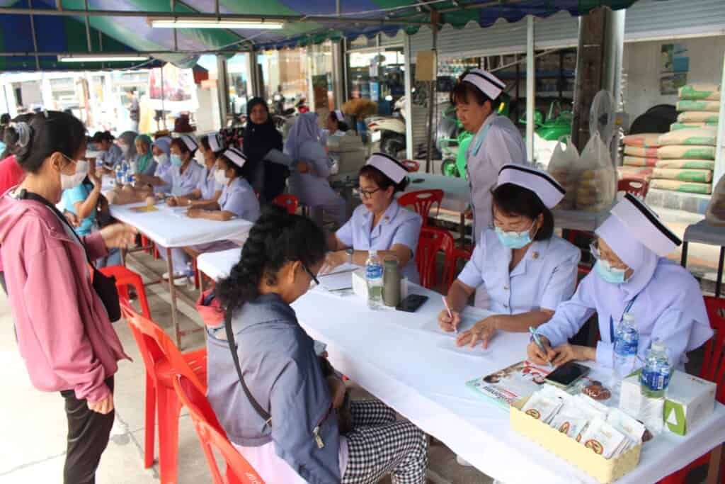 โรงพยาบาลเบตงออกหน่วยบริการตรวจสุขภาพและบริการให้คำปรึกษาด้านสุขภาพอนามัยฟรีเนื่องในวันพยาบาลแห่งชาติ โรงพยาบาลเบตงออกหน่วยบริการตรวจสุขภาพและบริการให้คำปรึกษาด้านสุขภาพอนามัยฟรีเนื่องในวันพยาบาลแห่งชาติ