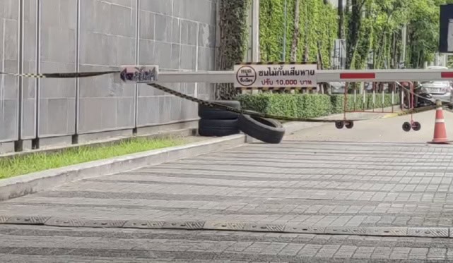 ด่วน! พบวัตถุคล้ายระเบิด ในกล่องดำ วางหน้า บริษัท ดิไอคอน ด่วน! พบวัตถุคล้ายระเบิด ในกล่องดำ วางหน้า บริษัท ดิไอคอน