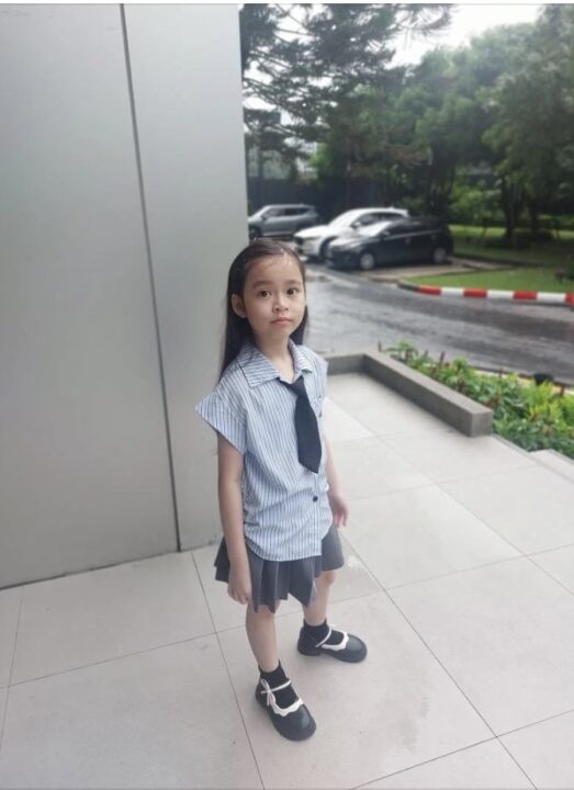 น้องหายไปย่านโรงเรียน First Step International สุขุมวิทซอย 31 ค่ะสวมชุดตามในรูปภาพค่ะ ส่วนสูง 122 ซม. อายุ 7 ขวบค่ะ #น้องอมยิ้ม” น้องหายไปย่านโรงเรียน First Step International สุขุมวิทซอย 31 ค่ะสวมชุดตามในรูปภาพค่ะ ส่วนสูง 122 ซม. อายุ 7 ขวบค่ะ #น้องอมยิ้ม”