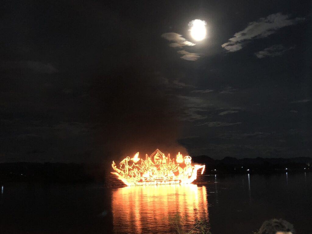 มหัศจรรย์ไหลเรือไฟ 15 ค่ำ เดือน 11 ยิ่งใหญ่ตระการตากลาง”โขง”มหานที มหัศจรรย์ไหลเรือไฟ 15 ค่ำ เดือน 11 ยิ่งใหญ่ตระการตากลาง”โขง”มหานที