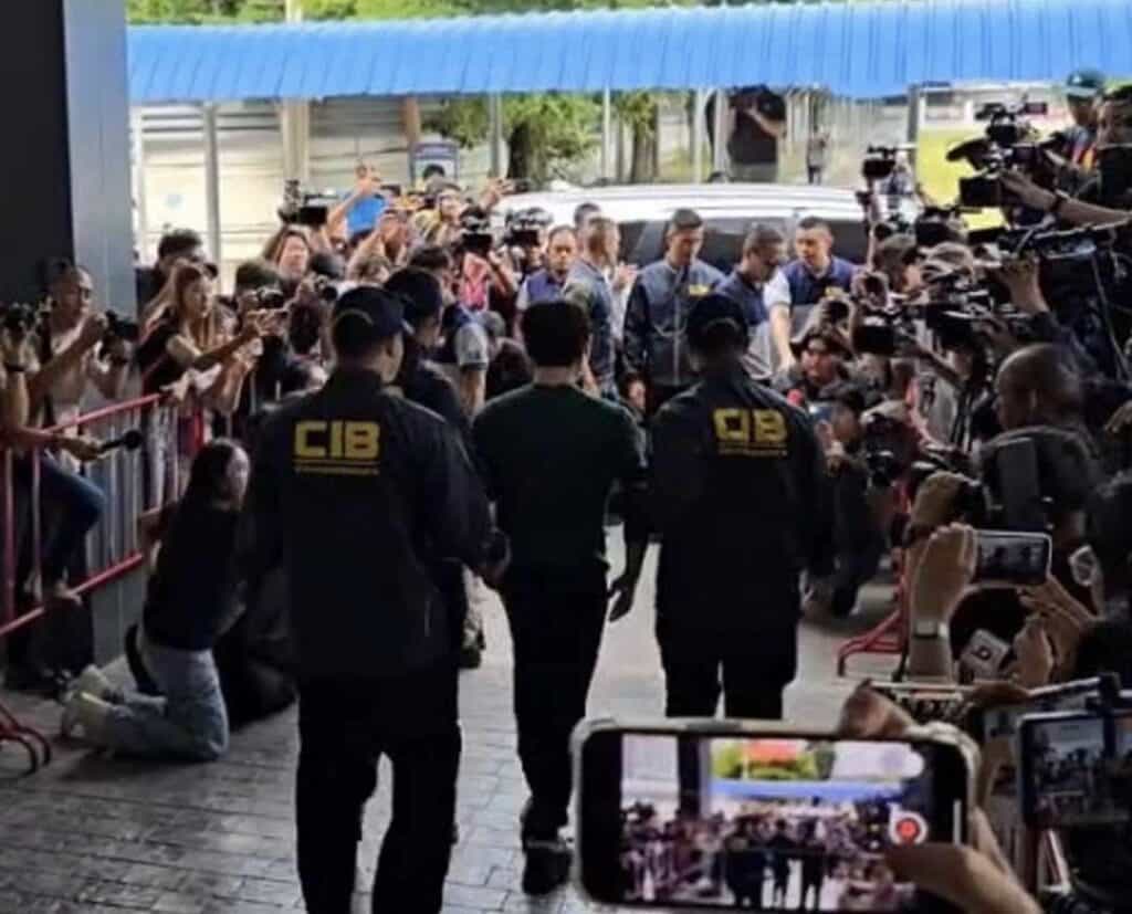 ศาลรับคำร้องฝากขัง ‘บอสพอล‘ นำตัวเข้าเรือนจำทันที หลังผู้ต้องหาไม่ยื่นขอประกันตัว ศาลรับคำร้องฝากขัง ‘บอสพอล‘ นำตัวเข้าเรือนจำทันที หลังผู้ต้องหาไม่ยื่นขอประกันตัว