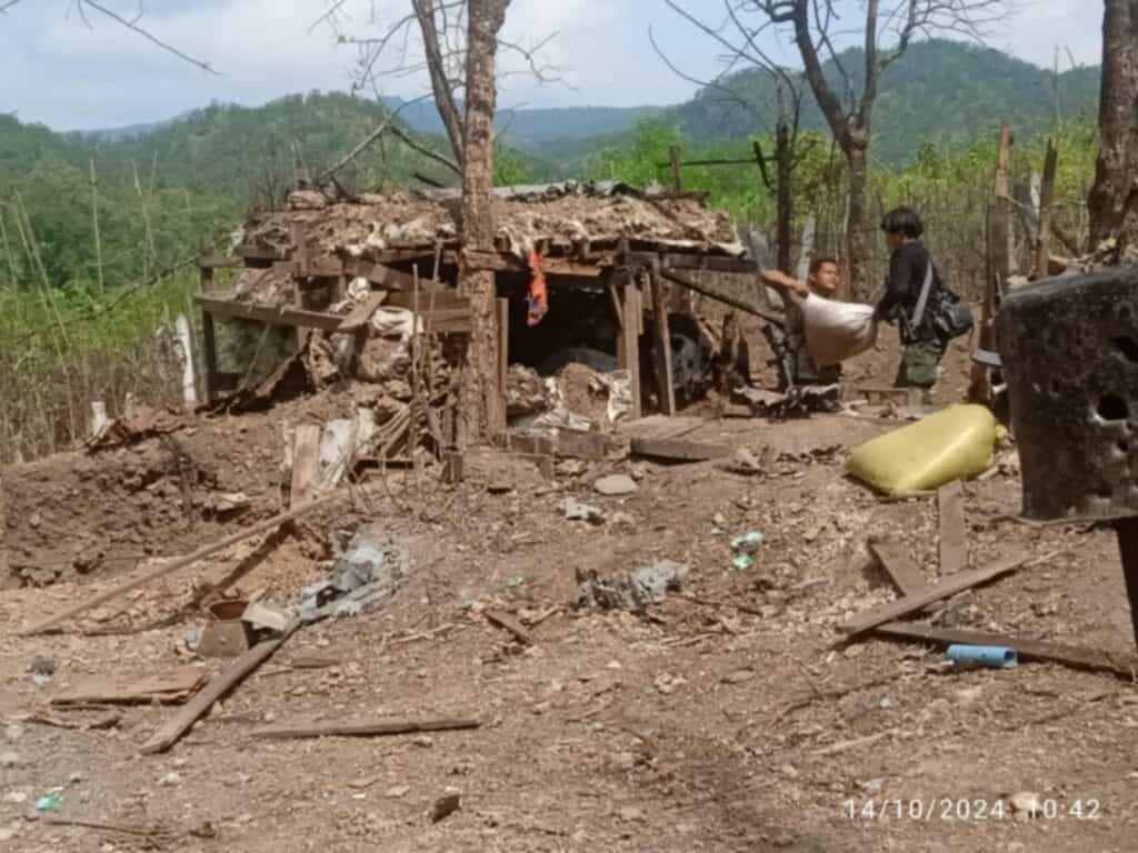 ทหารกะเหรี่ยงคาเรนนียึดค่ายทูซองของพม่าได้แล้ว ทหารกะเหรี่ยงคาเรนนียึดค่ายทูซองของพม่าได้แล้ว