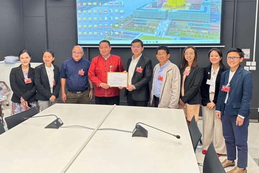 เด็กนักเรียนข้ามชาติกว่า 2 พันใน จ.สุราษฏร์ยังเคว้งคว้างหลังถูกปิดศูนย์การเรียนกว่า 1 เดือน กสม.ส่งหนังสือจี้นายกฯเร่งแก้ปัญหาก่อนเปิดเทอม เผยเสี่ยงตกเป็นเหยื่อขบวนการค้ามนุษย์ เด็กนักเรียนข้ามชาติกว่า 2 พันใน จ.สุราษฏร์ยังเคว้งคว้างหลังถูกปิดศูนย์การเรียนกว่า 1 เดือน กสม.ส่งหนังสือจี้นายกฯเร่งแก้ปัญหาก่อนเปิดเทอม เผยเสี่ยงตกเป็นเหยื่อขบวนการค้ามนุษย์