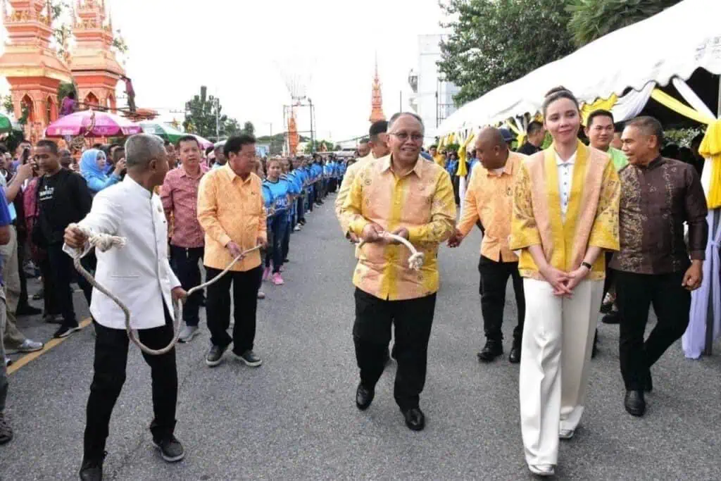 มท.3 ซาบีดา เป็นประธานในพิธีเปิดงานประเพณีชักพระอำเภอโคกโพธิ์ จังหวัดปัตตานี