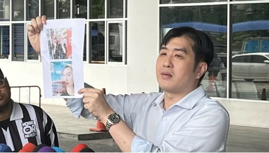 ตัวแทนผู้เสียหายชาวต่างชาติ ”ดิไอคอนกรุ๊ป“ นำหลักฐานยื่นตำรวจปคบ. หลังมีผู้เสียหายกว่า 40 คน มูลค่ากว่า 20 ล้านบาท ตัวแทนผู้เสียหายชาวต่างชาติ ”ดิไอคอนกรุ๊ป“ นำหลักฐานยื่นตำรวจปคบ. หลังมีผู้เสียหายกว่า 40 คน มูลค่ากว่า 20 ล้านบาท