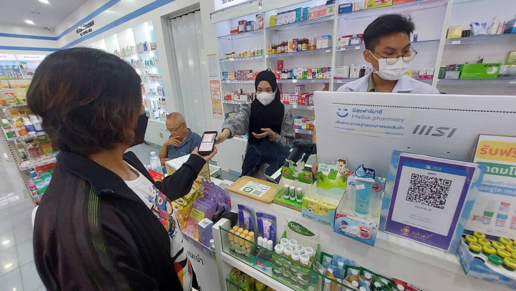 ร้านขายยาเมืองเบตงใช้บัตรประชาชนใบเดียวรักษาทุกที่เข้าถึงการบริการสุขภาพได้แล้ว ร้านขายยาเมืองเบตงใช้บัตรประชาชนใบเดียวรักษาทุกที่เข้าถึงการบริการสุขภาพได้แล้ว