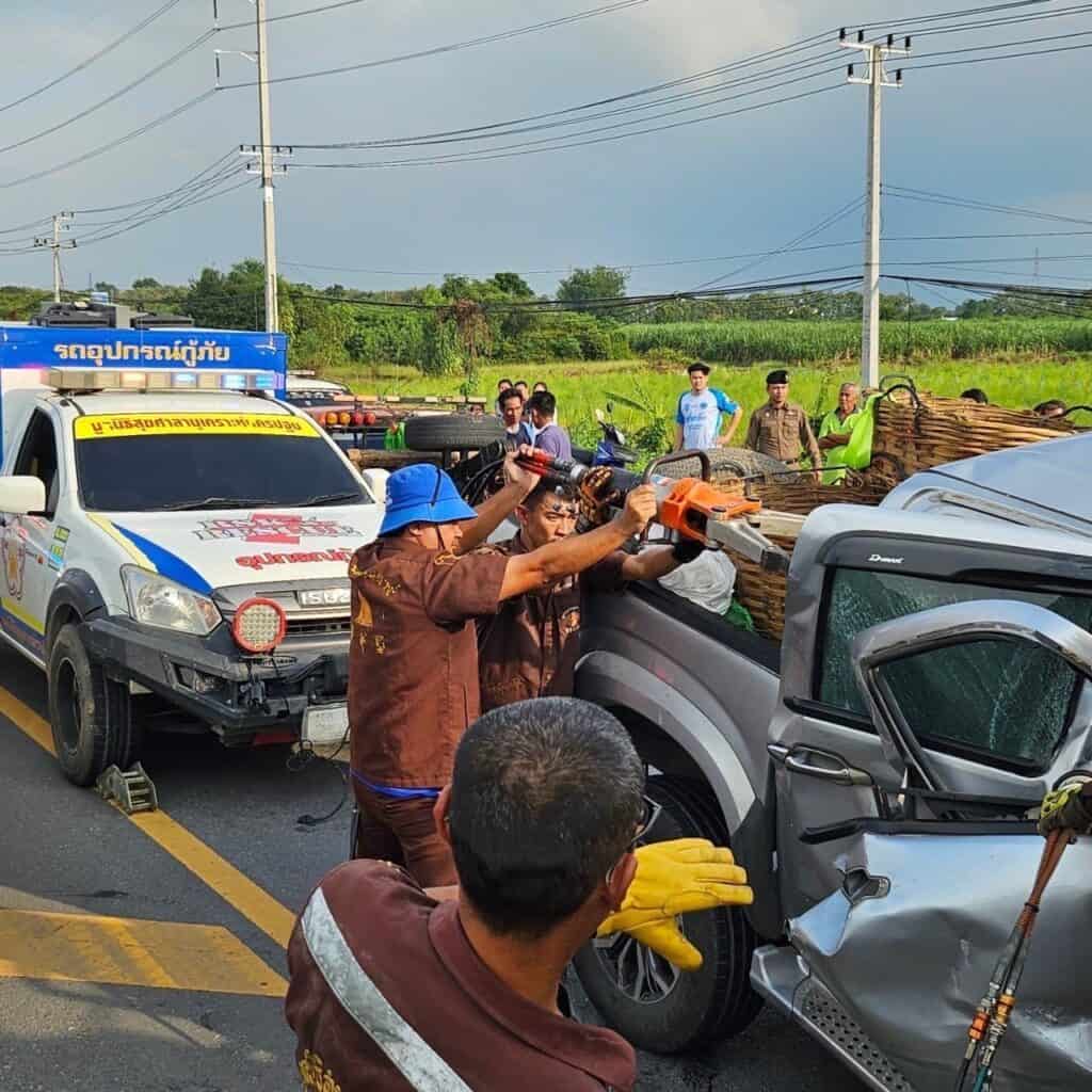 กระบะประสานงานรถบรรทุกข้าวสังเวย 3 ศพ ถนนพระแท่น กำแพงแสน กระบะประสานงานรถบรรทุกข้าวสังเวย 3 ศพ ถนนพระแท่น กำแพงแสน