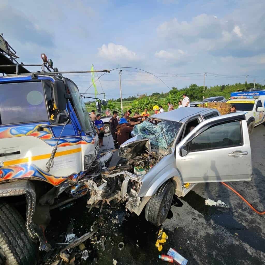 กระบะประสานงานรถบรรทุกข้าวสังเวย 3 ศพ ถนนพระแท่น กำแพงแสน กระบะประสานงานรถบรรทุกข้าวสังเวย 3 ศพ ถนนพระแท่น กำแพงแสน