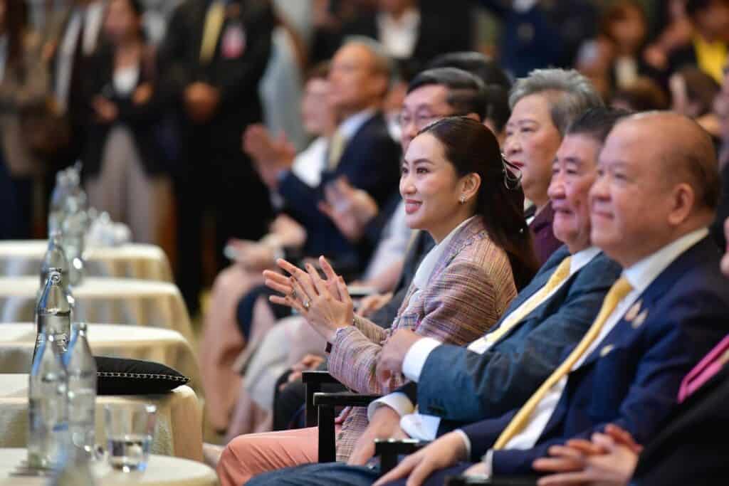 กระหึ่ม! เวทีเดลินิวส์ ทอล์ก ‘นายกฯ แพทองธาร’ ร่วมปาฐกถาพิเศษSoft Power กระหึ่ม! เวทีเดลินิวส์ ทอล์ก ‘นายกฯ แพทองธาร’ ร่วมปาฐกถาพิเศษSoft Power