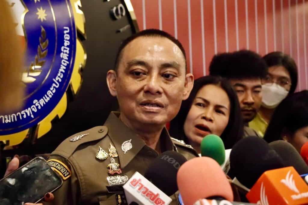 พล.ต.ต.จรูญเกียรติ ประชุมติดตามคืบหน้า 'ไอคอนกรุ๊ป' ปมคลิปเสียงเชื่อมโยง นักการเมืองดัง - นักร้องเรียน อยู่ระหว่างดึงข้อมูลจากมือถือ’บอสพอล‘ ยัน โยงใครไม่มีละเว้น "จะจับเทวดา" พล.ต.ต.จรูญเกียรติ ประชุมติดตามคืบหน้า 'ไอคอนกรุ๊ป' ปมคลิปเสียงเชื่อมโยง นักการเมืองดัง - นักร้องเรียน อยู่ระหว่างดึงข้อมูลจากมือถือ’บอสพอล‘ ยัน โยงใครไม่มีละเว้น "จะจับเทวดา"