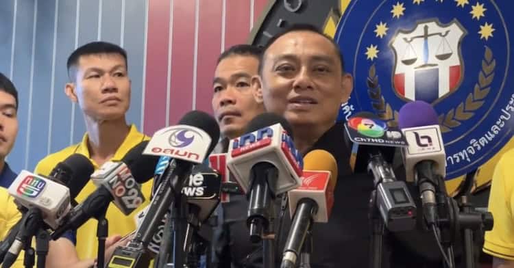 พล.ต.ต.จรูญเกียรติ ประชุมติดตามคืบหน้า 'ไอคอนกรุ๊ป' ปมคลิปเสียงเชื่อมโยง นักการเมืองดัง - นักร้องเรียน อยู่ระหว่างดึงข้อมูลจากมือถือ’บอสพอล‘ ยัน โยงใครไม่มีละเว้น "จะจับเทวดา" พล.ต.ต.จรูญเกียรติ ประชุมติดตามคืบหน้า 'ไอคอนกรุ๊ป' ปมคลิปเสียงเชื่อมโยง นักการเมืองดัง - นักร้องเรียน อยู่ระหว่างดึงข้อมูลจากมือถือ’บอสพอล‘ ยัน โยงใครไม่มีละเว้น "จะจับเทวดา"