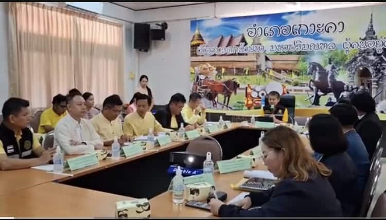 ผู้ตรวจราชการสำนักนายกรัฐมนตรี เขตตรวจราชการที่ 15 ลงพื้นที่ติดตามสถานการณ์ความเสียหายจากอุทกภัยและการช่วยเหลือประชาชน ในพื้นที่จังหวัดลำปาง ผู้ตรวจราชการสำนักนายกรัฐมนตรี เขตตรวจราชการที่ 15 ลงพื้นที่ติดตามสถานการณ์ความเสียหายจากอุทกภัยและการช่วยเหลือประชาชน ในพื้นที่จังหวัดลำปาง