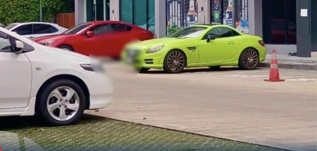 ตำรวจสอบสวนกลาง ตรวจยึดเพิ่มรถหรู 5 คัน คดี ‘ดิ ไอคอน’ พร้อมยึดของแบรนด์เนมจากห้องนอน ‘บอสพอล’ ตำรวจสอบสวนกลาง ตรวจยึดเพิ่มรถหรู 5 คัน คดี ‘ดิ ไอคอน’ พร้อมยึดของแบรนด์เนมจากห้องนอน ‘บอสพอล’