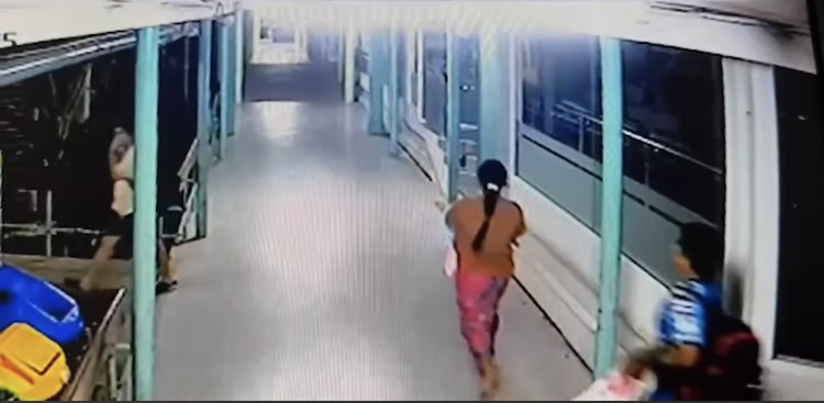 ตำรวจสอบสวนกลาง (CIB) ร่วมกับ โรงพยาบาลนครปฐม ติดตามทารกแรกเกิดป่วยติดเชื้อหลังแม่พาหนีจากโรงพยาบาล เหตุไม่มีเงินจ่ายค่ารักษา ตำรวจสอบสวนกลาง (CIB) ร่วมกับ โรงพยาบาลนครปฐม ติดตามทารกแรกเกิดป่วยติดเชื้อหลังแม่พาหนีจากโรงพยาบาล เหตุไม่มีเงินจ่ายค่ารักษา