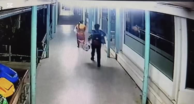 ตำรวจสอบสวนกลาง (CIB) ร่วมกับ โรงพยาบาลนครปฐม ติดตามทารกแรกเกิดป่วยติดเชื้อหลังแม่พาหนีจากโรงพยาบาล เหตุไม่มีเงินจ่ายค่ารักษา ตำรวจสอบสวนกลาง (CIB) ร่วมกับ โรงพยาบาลนครปฐม ติดตามทารกแรกเกิดป่วยติดเชื้อหลังแม่พาหนีจากโรงพยาบาล เหตุไม่มีเงินจ่ายค่ารักษา