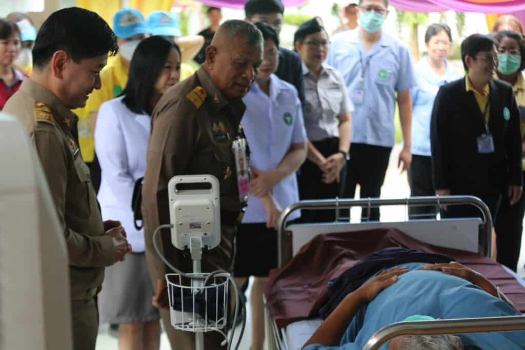 กรมวังผู้ใหญ่ในพระองค์ 904 เปิดโครงการคัดกรองมะเร็งลำไส้ใหญ่ด้วยการส่องกล้อง ( Colonoscopy) ครั้งแรกในประเทศ ที่เรือนจำกลางนครปฐม กรมวังผู้ใหญ่ในพระองค์ 904 เปิดโครงการคัดกรองมะเร็งลำไส้ใหญ่ด้วยการส่องกล้อง ( Colonoscopy) ครั้งแรกในประเทศ ที่เรือนจำกลางนครปฐม