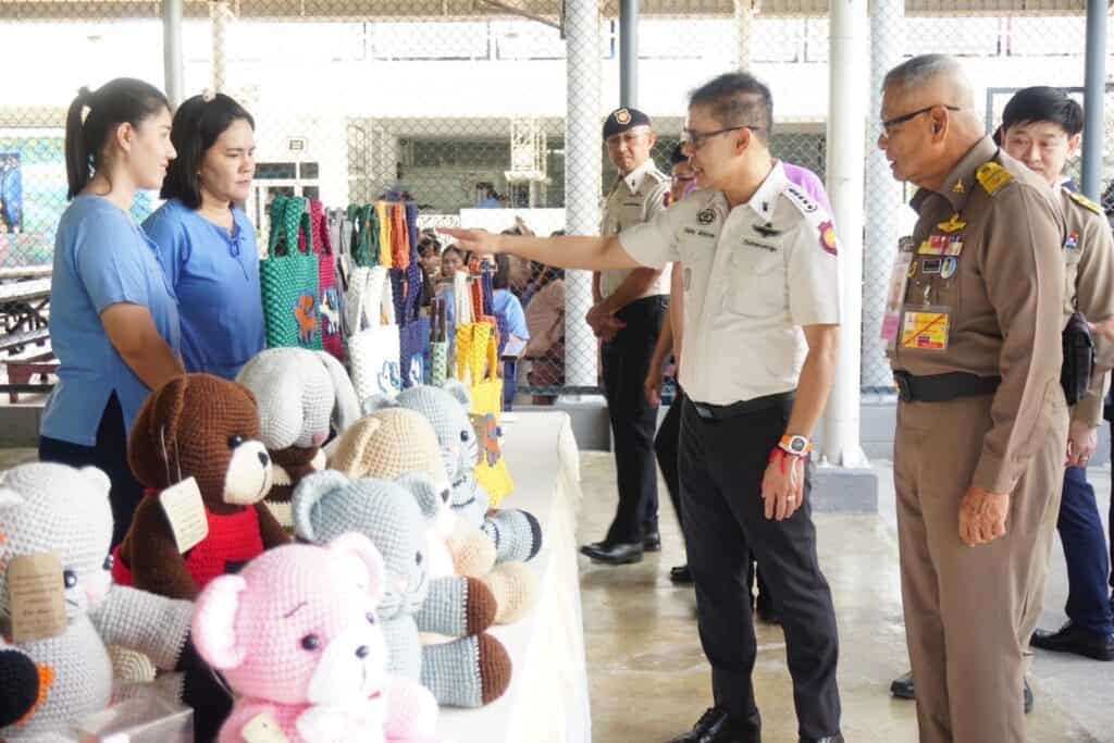 กรมวังผู้ใหญ่ในพระองค์ 904 เปิดโครงการคัดกรองมะเร็งลำไส้ใหญ่ด้วยการส่องกล้อง ( Colonoscopy) ครั้งแรกในประเทศ ที่เรือนจำกลางนครปฐม กรมวังผู้ใหญ่ในพระองค์ 904 เปิดโครงการคัดกรองมะเร็งลำไส้ใหญ่ด้วยการส่องกล้อง ( Colonoscopy) ครั้งแรกในประเทศ ที่เรือนจำกลางนครปฐม