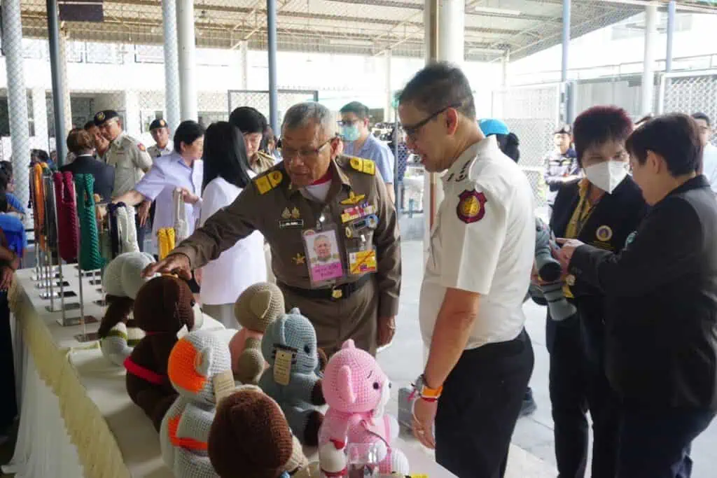 กรมวังผู้ใหญ่ในพระองค์ 904 เปิดโครงการคัดกรองมะเร็งลำไส้ใหญ่ด้วยการส่องกล้อง ( Colonoscopy) ครั้งแรกในประเทศ ที่เรือนจำกลางนครปฐม