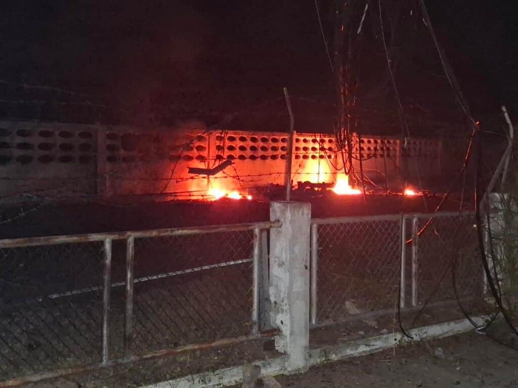 เกิดเหตุคาร์บอมบ์ ถนนระหว่าง สภ.ปานาเระกับที่ว่าการอำเภอ อาคารและทรัพย์สินเสียหาย ไม่มีผู้บาดเจ็บหรือเสียชีวิต เกิดเหตุคาร์บอมบ์ ถนนระหว่าง สภ.ปานาเระกับที่ว่าการอำเภอ อาคารและทรัพย์สินเสียหาย ไม่มีผู้บาดเจ็บหรือเสียชีวิต