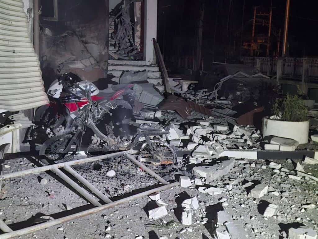 เกิดเหตุคาร์บอมบ์ ถนนระหว่าง สภ.ปานาเระกับที่ว่าการอำเภอ อาคารและทรัพย์สินเสียหาย ไม่มีผู้บาดเจ็บหรือเสียชีวิต เกิดเหตุคาร์บอมบ์ ถนนระหว่าง สภ.ปานาเระกับที่ว่าการอำเภอ อาคารและทรัพย์สินเสียหาย ไม่มีผู้บาดเจ็บหรือเสียชีวิต