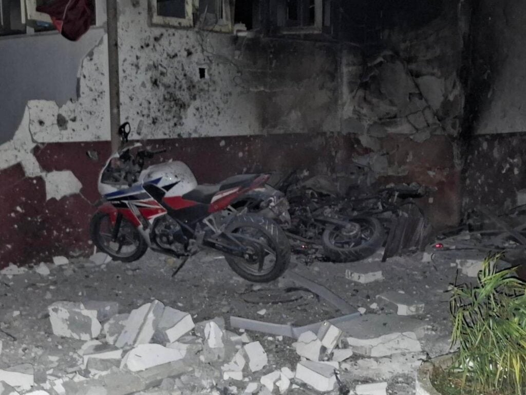 เกิดเหตุคาร์บอมบ์ ถนนระหว่าง สภ.ปานาเระกับที่ว่าการอำเภอ อาคารและทรัพย์สินเสียหาย ไม่มีผู้บาดเจ็บหรือเสียชีวิต เกิดเหตุคาร์บอมบ์ ถนนระหว่าง สภ.ปานาเระกับที่ว่าการอำเภอ อาคารและทรัพย์สินเสียหาย ไม่มีผู้บาดเจ็บหรือเสียชีวิต