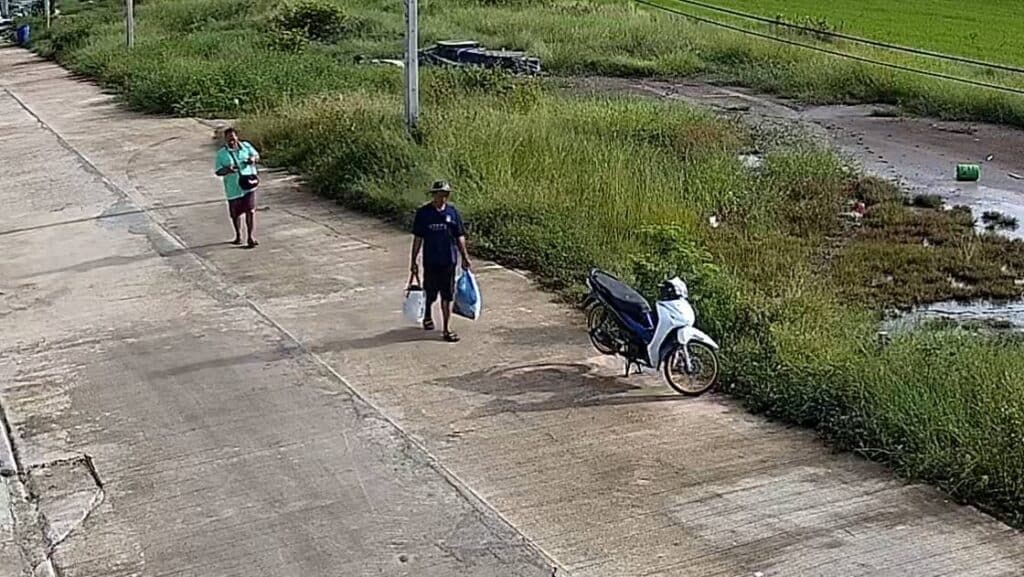 นครปฐม241067เตือนภัย ชายหญิงแสบ ทำทีสมัครงานก่อสร้างได้ทีเชิก จยย.คนงานลอยนวล เจ้าตัวเศร้าผ่อนกุญแจฟรี นครปฐม241067เตือนภัย ชายหญิงแสบ ทำทีสมัครงานก่อสร้างได้ทีเชิก จยย.คนงานลอยนวล เจ้าตัวเศร้าผ่อนกุญแจฟรี