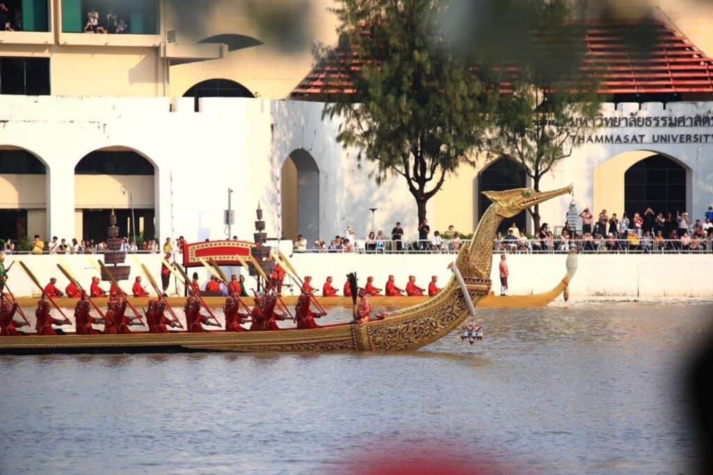 รมต.จิราพร เชิญชวนประชาชนชมความสวยงาม “ขบวนพยุหยาตราทางชลมารค” วันอาทิตย์ที่ 27 ตุลาคมนี้ ทางสถานีโทรทัศน์ทุกช่องโดยโทรทัศน์รวมการเฉพาะกิจแห่งประเทศไทย เป็นแม่ข่าย รมต.จิราพร เชิญชวนประชาชนชมความสวยงาม “ขบวนพยุหยาตราทางชลมารค” วันอาทิตย์ที่ 27 ตุลาคมนี้ ทางสถานีโทรทัศน์ทุกช่องโดยโทรทัศน์รวมการเฉพาะกิจแห่งประเทศไทย เป็นแม่ข่าย