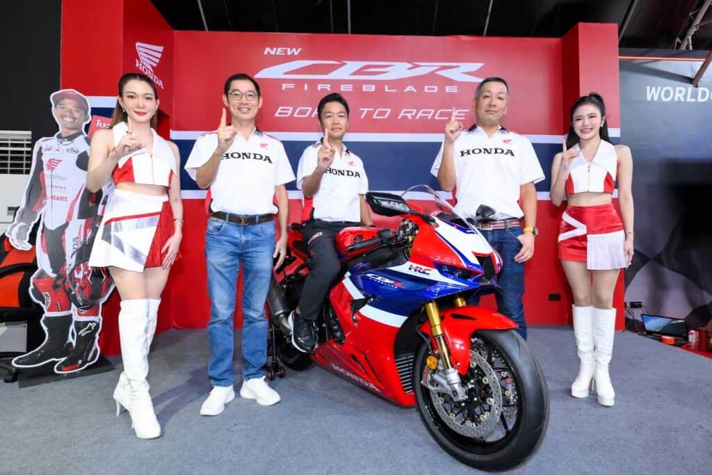 ฮอนด้าบิ๊กไบค์ เปิดตัวรถซูเปอร์ไบค์ท็อปคลาส ‘NEW CBR1000RR-R FIREBLADE SP’ กับคอนเซปต์ ‘Born to Race’ พร้อมสุดยอดเทคโนโลยี ปลุกสนามแข่งลุกเป็นไฟ ฮอนด้าบิ๊กไบค์ เปิดตัวรถซูเปอร์ไบค์ท็อปคลาส ‘NEW CBR1000RR-R FIREBLADE SP’ กับคอนเซปต์ ‘Born to Race’ พร้อมสุดยอดเทคโนโลยี ปลุกสนามแข่งลุกเป็นไฟ