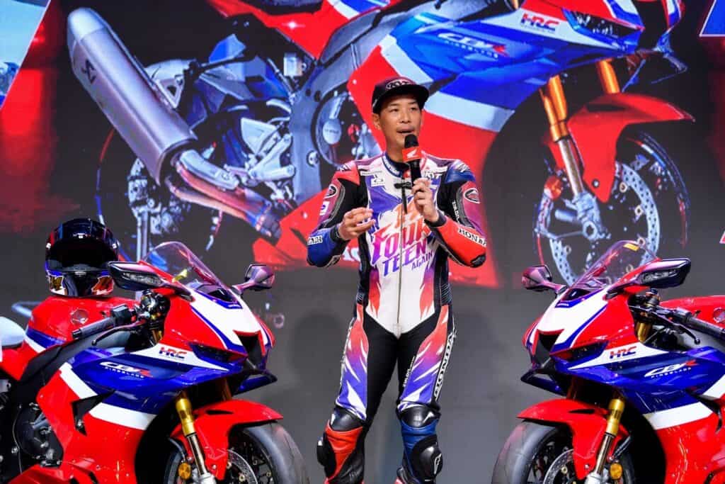 ฮอนด้าบิ๊กไบค์ เปิดตัวรถซูเปอร์ไบค์ท็อปคลาส ‘NEW CBR1000RR-R FIREBLADE SP’ กับคอนเซปต์ ‘Born to Race’ พร้อมสุดยอดเทคโนโลยี ปลุกสนามแข่งลุกเป็นไฟ ฮอนด้าบิ๊กไบค์ เปิดตัวรถซูเปอร์ไบค์ท็อปคลาส ‘NEW CBR1000RR-R FIREBLADE SP’ กับคอนเซปต์ ‘Born to Race’ พร้อมสุดยอดเทคโนโลยี ปลุกสนามแข่งลุกเป็นไฟ
