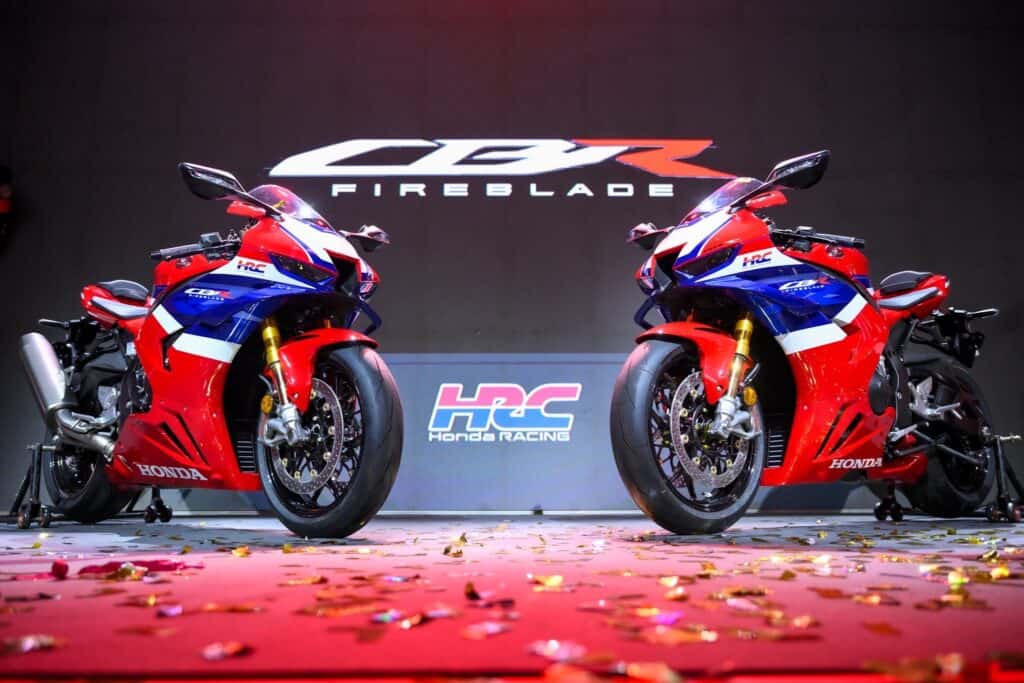ฮอนด้าบิ๊กไบค์ เปิดตัวรถซูเปอร์ไบค์ท็อปคลาส ‘NEW CBR1000RR-R FIREBLADE SP’ กับคอนเซปต์ ‘Born to Race’ พร้อมสุดยอดเทคโนโลยี ปลุกสนามแข่งลุกเป็นไฟ ฮอนด้าบิ๊กไบค์ เปิดตัวรถซูเปอร์ไบค์ท็อปคลาส ‘NEW CBR1000RR-R FIREBLADE SP’ กับคอนเซปต์ ‘Born to Race’ พร้อมสุดยอดเทคโนโลยี ปลุกสนามแข่งลุกเป็นไฟ