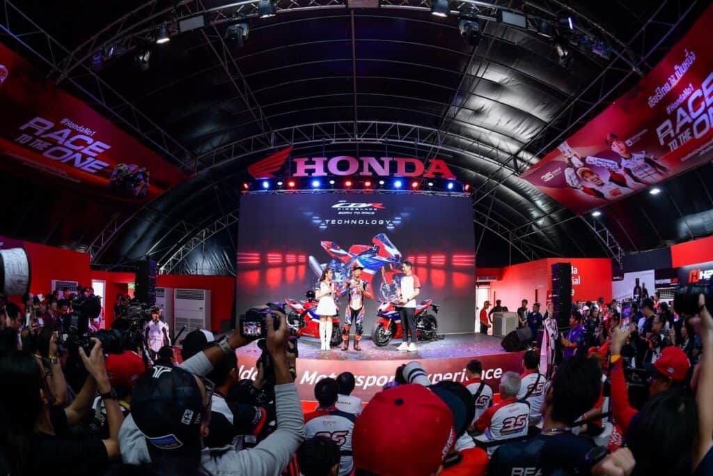 ฮอนด้าบิ๊กไบค์ เปิดตัวรถซูเปอร์ไบค์ท็อปคลาส ‘NEW CBR1000RR-R FIREBLADE SP’ กับคอนเซปต์ ‘Born to Race’ พร้อมสุดยอดเทคโนโลยี ปลุกสนามแข่งลุกเป็นไฟ ฮอนด้าบิ๊กไบค์ เปิดตัวรถซูเปอร์ไบค์ท็อปคลาส ‘NEW CBR1000RR-R FIREBLADE SP’ กับคอนเซปต์ ‘Born to Race’ พร้อมสุดยอดเทคโนโลยี ปลุกสนามแข่งลุกเป็นไฟ