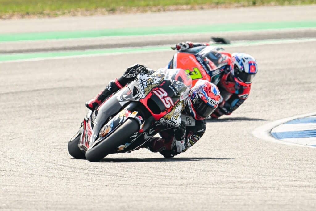 “ก้อง-สมเกียรติ” ซิวกริด 13 ล่าโพเดียมโฮมเรซ ไทยจีพี “ก้อง-สมเกียรติ” ซิวกริด 13 ล่าโพเดียมโฮมเรซ ไทยจีพี