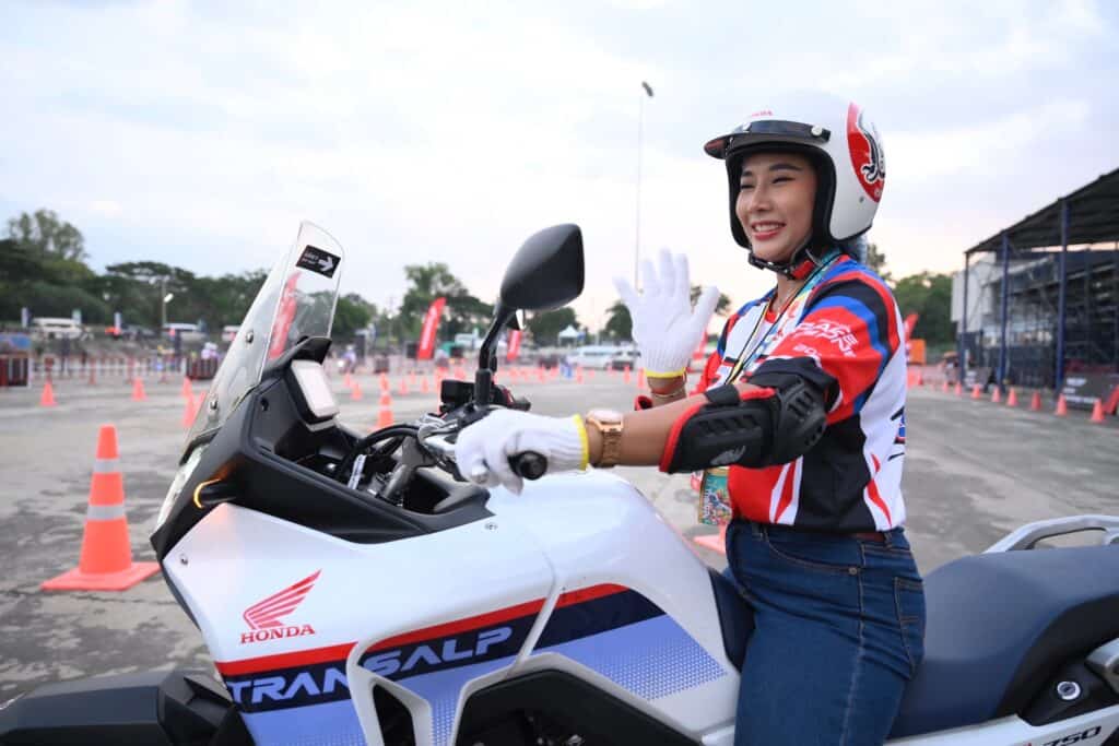 ฮอนด้า จัดกิจกรรม Test Riding ให้แฟนๆ มอเตอร์สปอร์ตใน ThaiGP 2024 ทดลองขับขี่รถหลากหลายรุ่น ฮอนด้า จัดกิจกรรม Test Riding ให้แฟนๆ มอเตอร์สปอร์ตใน ThaiGP 2024 ทดลองขับขี่รถหลากหลายรุ่น