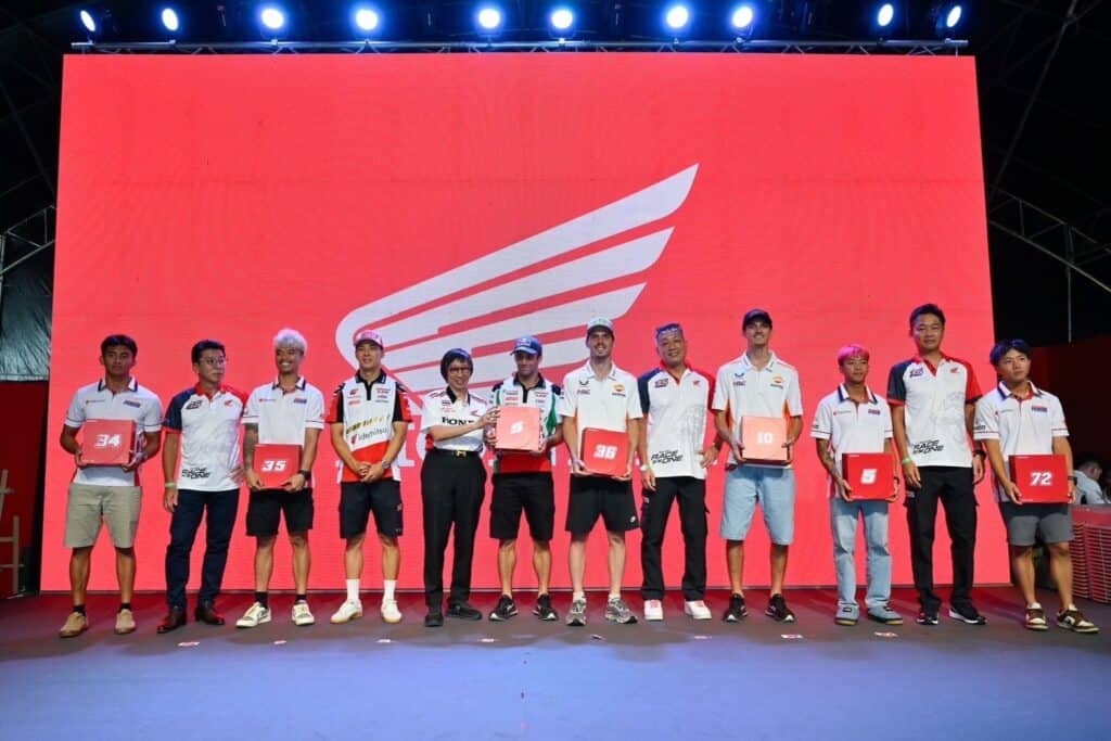 "ไทยฮอนด้า" เปิดประสบการณ์ Race to The One สุดพิเศษ Meet & Greet กระทบไหล่ ทัพนักแข่งฮอนด้า และขวัญใจนักบิดไทย "ก้อง-สมเกียรติ" และ "ก๊องส์-ธัชกร" ใน ไทยจีพี 2024 "ไทยฮอนด้า" เปิดประสบการณ์ Race to The One สุดพิเศษ Meet & Greet กระทบไหล่ ทัพนักแข่งฮอนด้า และขวัญใจนักบิดไทย "ก้อง-สมเกียรติ" และ "ก๊องส์-ธัชกร" ใน ไทยจีพี 2024