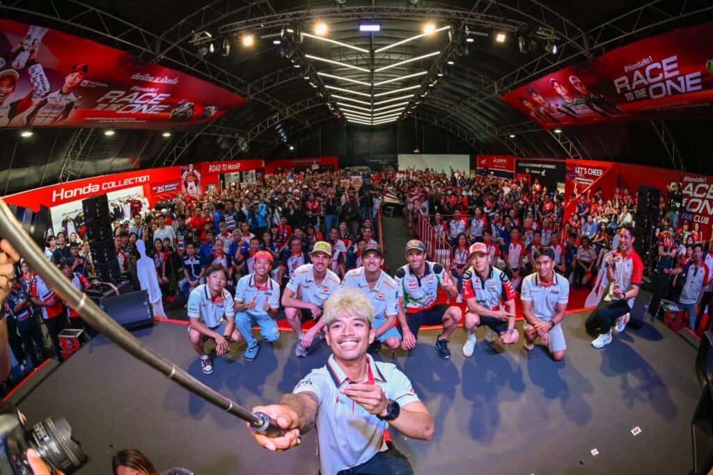 "ไทยฮอนด้า" เปิดประสบการณ์ Race to The One สุดพิเศษ Meet & Greet กระทบไหล่ ทัพนักแข่งฮอนด้า และขวัญใจนักบิดไทย "ก้อง-สมเกียรติ" และ "ก๊องส์-ธัชกร" ใน ไทยจีพี 2024 "ไทยฮอนด้า" เปิดประสบการณ์ Race to The One สุดพิเศษ Meet & Greet กระทบไหล่ ทัพนักแข่งฮอนด้า และขวัญใจนักบิดไทย "ก้อง-สมเกียรติ" และ "ก๊องส์-ธัชกร" ใน ไทยจีพี 2024