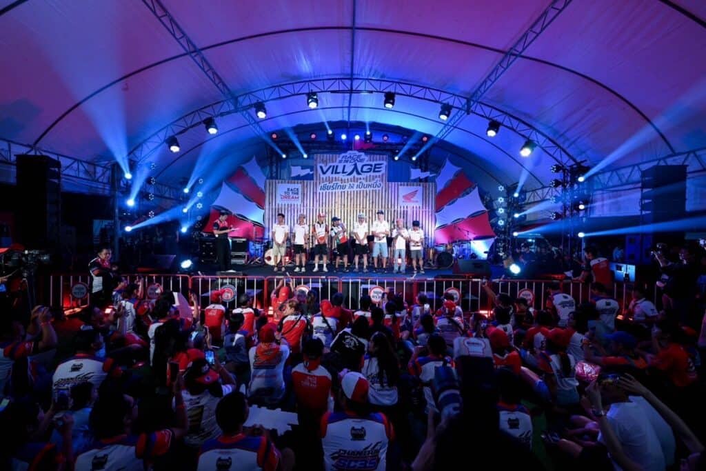 "ไทยฮอนด้า" เปิดประสบการณ์ Race to The One สุดพิเศษ Meet & Greet กระทบไหล่ ทัพนักแข่งฮอนด้า และขวัญใจนักบิดไทย "ก้อง-สมเกียรติ" และ "ก๊องส์-ธัชกร" ใน ไทยจีพี 2024 "ไทยฮอนด้า" เปิดประสบการณ์ Race to The One สุดพิเศษ Meet & Greet กระทบไหล่ ทัพนักแข่งฮอนด้า และขวัญใจนักบิดไทย "ก้อง-สมเกียรติ" และ "ก๊องส์-ธัชกร" ใน ไทยจีพี 2024