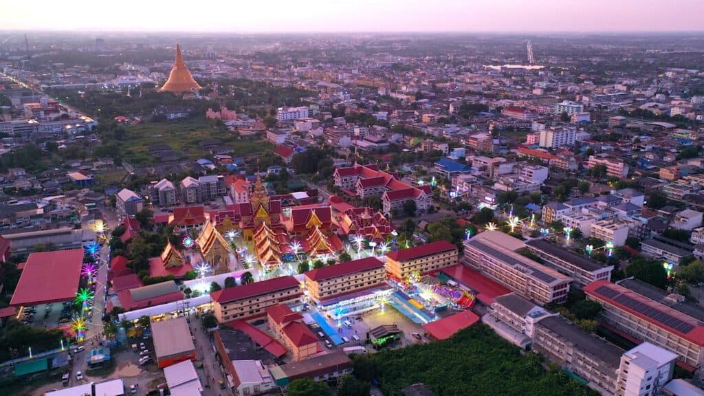 เริ่มแล้ว 112 ปีชาติกาลหลวงพ่อพูลวัดไผ่ล้อม นครปฐมญาติโยมแห่เที่ยวงานวัดย้อนยุค คึกคัก ทำเศรษฐกิจชุมชนกระเตื้อง เริ่มแล้ว 112 ปีชาติกาลหลวงพ่อพูลวัดไผ่ล้อม นครปฐมญาติโยมแห่เที่ยวงานวัดย้อนยุค คึกคัก ทำเศรษฐกิจชุมชนกระเตื้อง