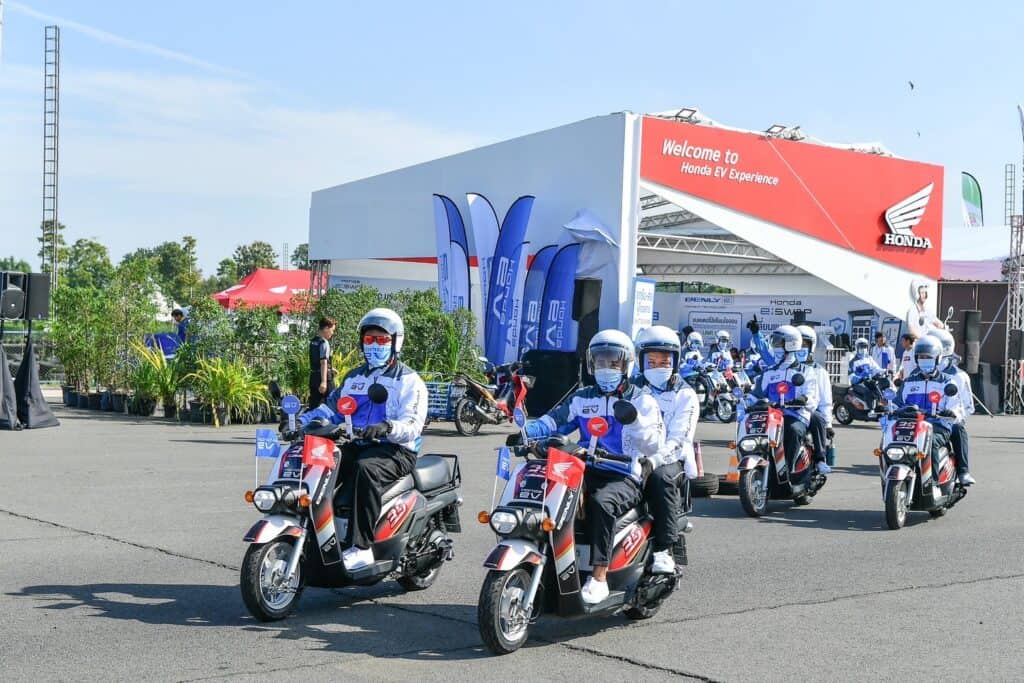 “ไทยฮอนด้า” ต้อนรับแฟนๆ มอเตอร์สปอร์ต สัมผัสนวัตกรรมรถจักรยานยนต์ไฟฟ้า Honda Benly e: บริการรับ-ส่ง ผู้เข้าชมบริเวณทางเข้า “Welcome area EV Station” ไทยจีพี 2024 “ไทยฮอนด้า” ต้อนรับแฟนๆ มอเตอร์สปอร์ต สัมผัสนวัตกรรมรถจักรยานยนต์ไฟฟ้า Honda Benly e: บริการรับ-ส่ง ผู้เข้าชมบริเวณทางเข้า “Welcome area EV Station” ไทยจีพี 2024