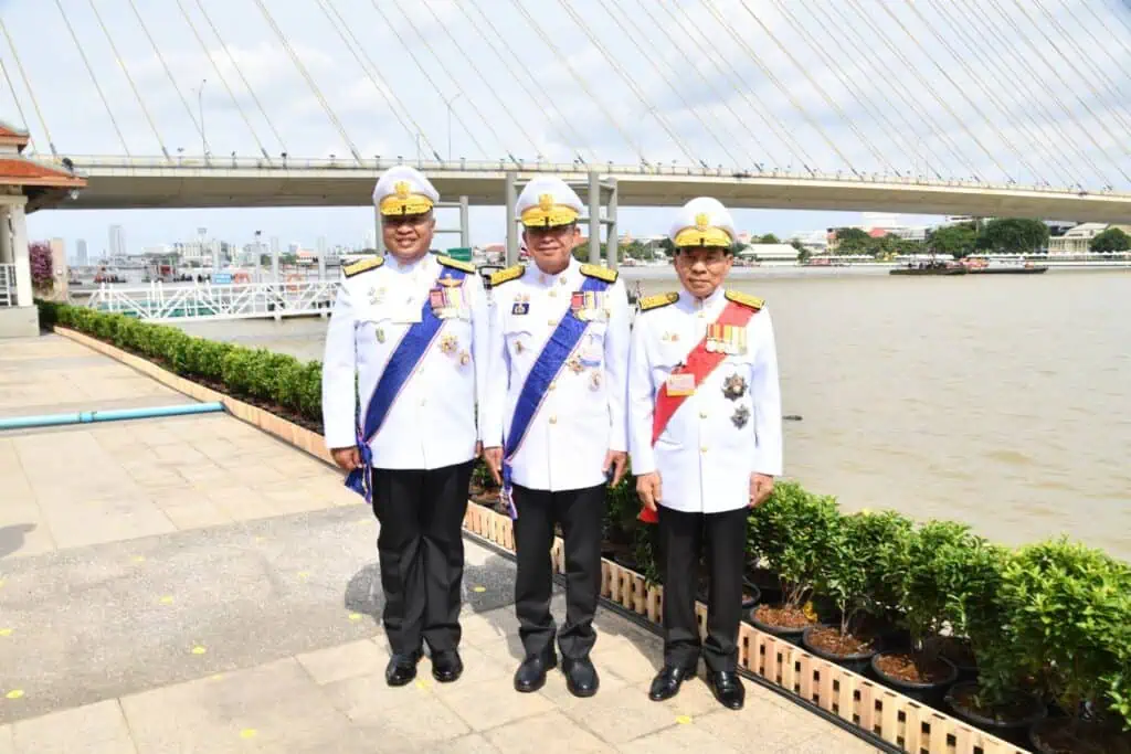 สมาชิกวุฒิสภา ร่วมเฝ้าฯ รับเสด็จพระบาทสมเด็จพระเจ้าอยู่หัว และและสมเด็จพระนางเจ้า ฯ พระบรมราชินี เนื่องในพระราชพิธีทรงบำเพ็ญพระราชกุศลถวายผ้าพระกฐิน พุทธศักราช 2567