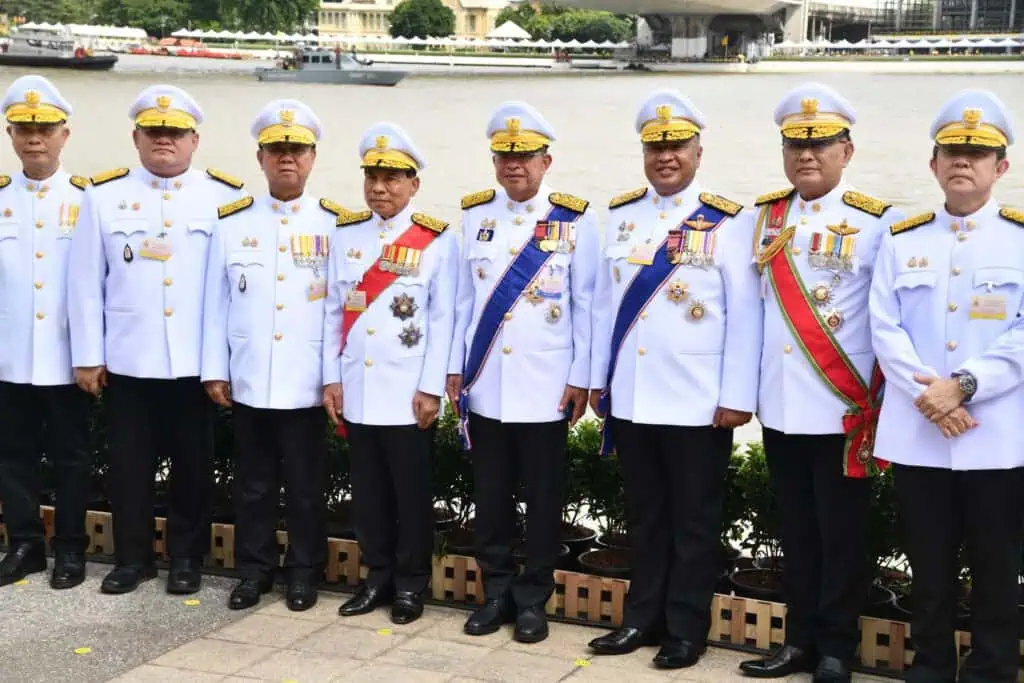 สมาชิกวุฒิสภา ร่วมเฝ้าฯ รับเสด็จพระบาทสมเด็จพระเจ้าอยู่หัว และและสมเด็จพระนางเจ้า ฯ พระบรมราชินี เนื่องในพระราชพิธีทรงบำเพ็ญพระราชกุศลถวายผ้าพระกฐิน พุทธศักราช 2567