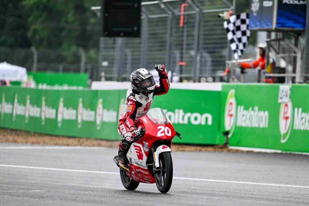 “ไม้คิว-เกียรติศักดิ์” ดาวรุ่งไทย “ฮอนด้า เรซ ทู เดอะ ดรีม” คว้าโพเดียม “เอเชีย ทาเลนต์” ที่ บุรีรัมย์ “ไม้คิว-เกียรติศักดิ์” ดาวรุ่งไทย “ฮอนด้า เรซ ทู เดอะ ดรีม” คว้าโพเดียม “เอเชีย ทาเลนต์” ที่ บุรีรัมย์