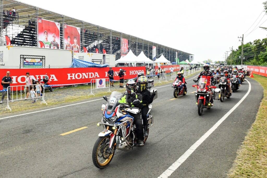 "ชิพ-นครินทร์” นำทัพฮอนด้าบิ๊กไบค์คลับ “Road Trip to ThaiGP 2024” ร่วมเชียร์นักบิดฮอนด้า คว้าชัยโฮมเรซ "ชิพ-นครินทร์” นำทัพฮอนด้าบิ๊กไบค์คลับ “Road Trip to ThaiGP 2024” ร่วมเชียร์นักบิดฮอนด้า คว้าชัยโฮมเรซ