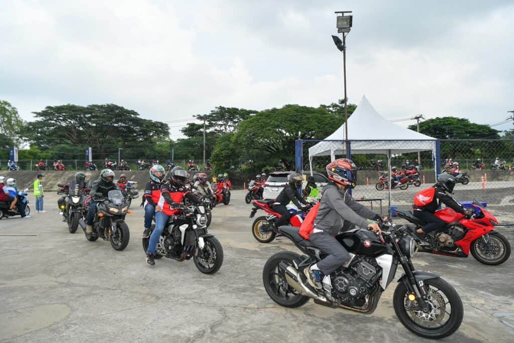 "ชิพ-นครินทร์” นำทัพฮอนด้าบิ๊กไบค์คลับ “Road Trip to ThaiGP 2024” ร่วมเชียร์นักบิดฮอนด้า คว้าชัยโฮมเรซ "ชิพ-นครินทร์” นำทัพฮอนด้าบิ๊กไบค์คลับ “Road Trip to ThaiGP 2024” ร่วมเชียร์นักบิดฮอนด้า คว้าชัยโฮมเรซ