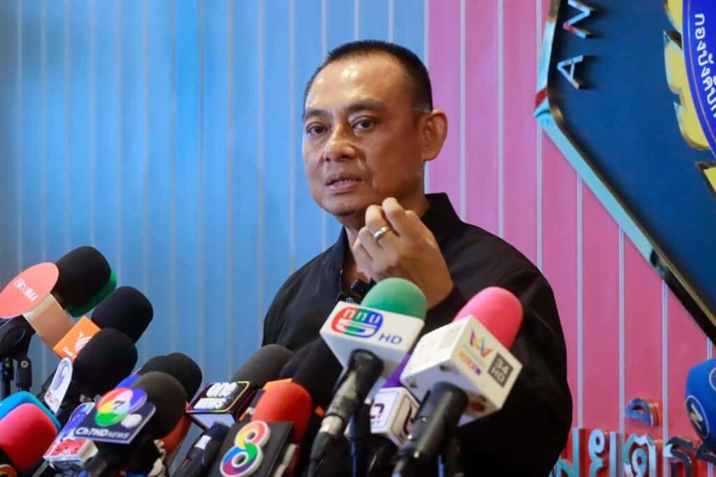 รอง ผบช.ก. มั่นใจดำเนินคดีกลุ่มเทวดารีดทรัพย์ "ดิไอคอน กรุ๊ป" รอแค่ทนาย "บอสพอล" แจ้งความ รอง ผบช.ก. มั่นใจดำเนินคดีกลุ่มเทวดารีดทรัพย์ "ดิไอคอน กรุ๊ป" รอแค่ทนาย "บอสพอล" แจ้งความ