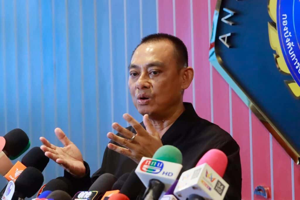 รอง ผบช.ก. มั่นใจดำเนินคดีกลุ่มเทวดารีดทรัพย์ "ดิไอคอน กรุ๊ป" รอแค่ทนาย "บอสพอล" แจ้งความ รอง ผบช.ก. มั่นใจดำเนินคดีกลุ่มเทวดารีดทรัพย์ "ดิไอคอน กรุ๊ป" รอแค่ทนาย "บอสพอล" แจ้งความ