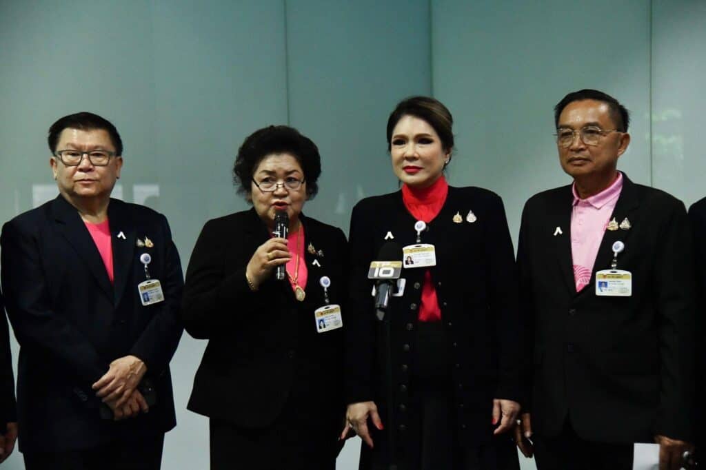 กมธ. พัฒนาสังคมฯ วุฒิสภา แสดงพลังเชิงสัญลักษณ์รณรงค์ยุติความรุนแรงในครอบครัว สตรี และเด็ก กมธ. พัฒนาสังคมฯ วุฒิสภา แสดงพลังเชิงสัญลักษณ์รณรงค์ยุติความรุนแรงในครอบครัว สตรี และเด็ก