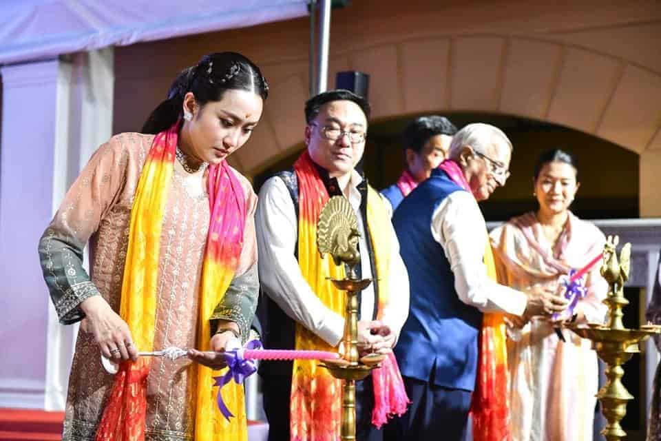 นายกฯ สวมสาหรี่ เปิดงาน “Amazing Thailand Diwali Festival Bangkok 2024” กระตุ้นการท่องเที่ยวเชิงวัฒนธรรม กระชับสัมพันธ์ไทย-อินเดีย นายกฯ สวมสาหรี่ เปิดงาน “Amazing Thailand Diwali Festival Bangkok 2024” กระตุ้นการท่องเที่ยวเชิงวัฒนธรรม กระชับสัมพันธ์ไทย-อินเดีย