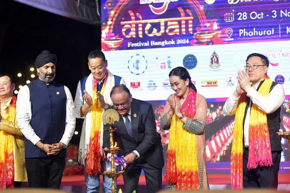 นายกฯ สวมสาหรี่ เปิดงาน “Amazing Thailand Diwali Festival Bangkok 2024” กระตุ้นการท่องเที่ยวเชิงวัฒนธรรม กระชับสัมพันธ์ไทย-อินเดีย นายกฯ สวมสาหรี่ เปิดงาน “Amazing Thailand Diwali Festival Bangkok 2024” กระตุ้นการท่องเที่ยวเชิงวัฒนธรรม กระชับสัมพันธ์ไทย-อินเดีย