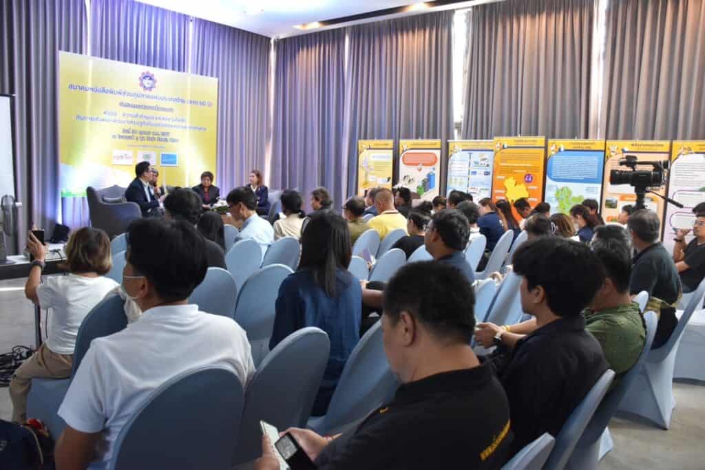 สภท. จับมือกูรูด้านพลังงานและสิ่งแวดล้อม จัดสัมมนาสื่อมวลชน ชู “ไฟฟ้า” คู่ “การลดคาร์บอน” หัวใจสำคัญของการพัฒนาในพื้นที่ EEC สภท. จับมือกูรูด้านพลังงานและสิ่งแวดล้อม จัดสัมมนาสื่อมวลชน ชู “ไฟฟ้า” คู่ “การลดคาร์บอน” หัวใจสำคัญของการพัฒนาในพื้นที่ EEC