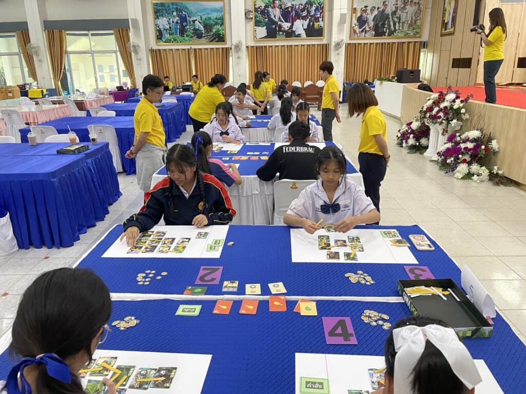 ร่วมลุ้นผลการแข่งขันบอร์ดเกมเชิงวิชาการ ชิงชนะเลิศถ้วยรางวัลพระราชทานระดับประเทศ! ร่วมลุ้นผลการแข่งขันบอร์ดเกมเชิงวิชาการ ชิงชนะเลิศถ้วยรางวัลพระราชทานระดับประเทศ!